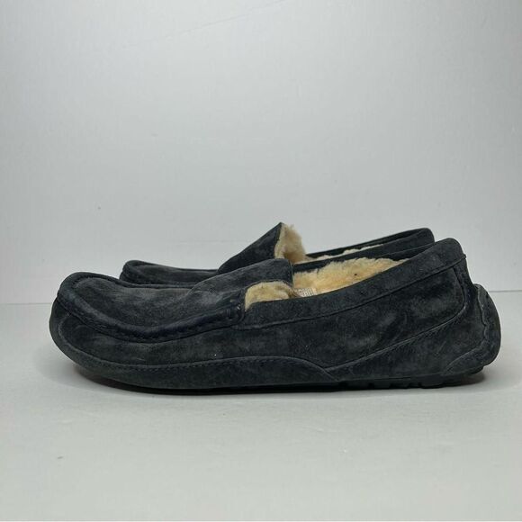 Ugg Men\'s grey shearling Slippers mens 9